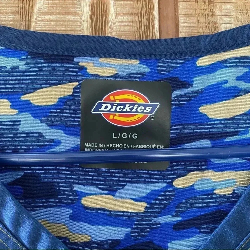 Dickies Blue Scrub Top 🐟 - Picture 2 of 3